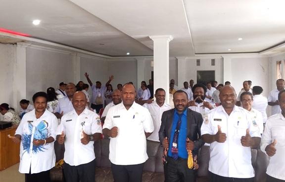 Ibadah Perdana Dinsos PPPA Papua Tengah, Plt Kadis Tekankan Peran ASN sebagai Pelayan Masyarakat